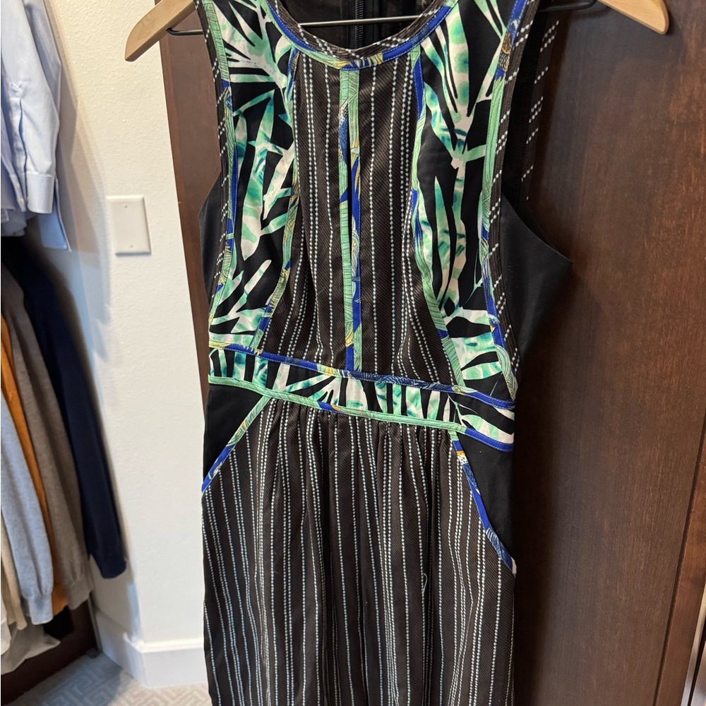 Elegant Black and Green Patterned Dress